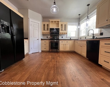 4882 N Maplewood Dr - 067 - Photo Thumbnail 12