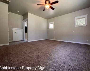 4882 N Maplewood Dr - 067 - Photo Thumbnail 17