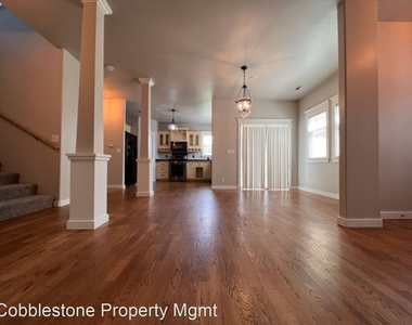 4882 N Maplewood Dr - 067 - Photo Thumbnail 8