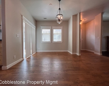 4882 N Maplewood Dr - 067 - Photo Thumbnail 9