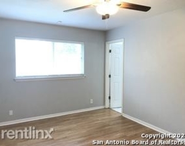 9570 Valley Dale St - Photo Thumbnail 10