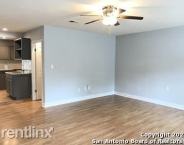 9570 Valley Dale St - Photo Thumbnail 2