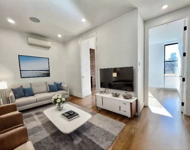 631 East 6th Street - Photo Thumbnail 4