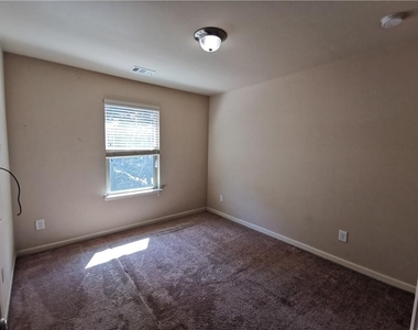 2204 Spicy Pine Lane - Photo Thumbnail 31