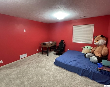 5931 S 187 Avenue Circle - Photo Thumbnail 11