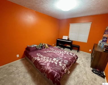 5931 S 187 Avenue Circle - Photo Thumbnail 9