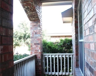 3832 Spencer Street - Photo Thumbnail 8