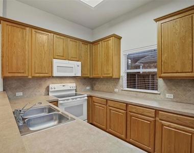 7907 Rosebriar Lane - Photo Thumbnail 12