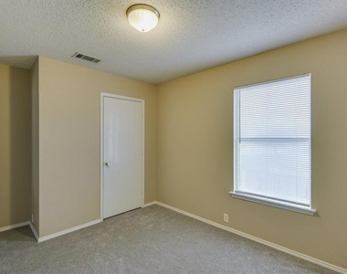 1609 Swanson Drive - Photo Thumbnail 24