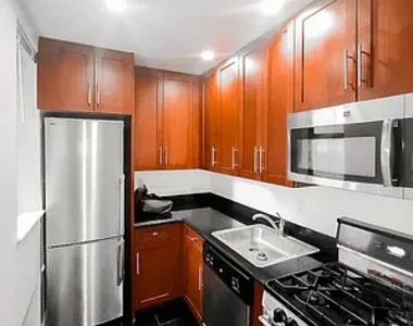 238 East 36th Street - Photo Thumbnail 2