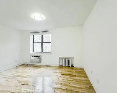 238 East 36th Street - Photo Thumbnail 3