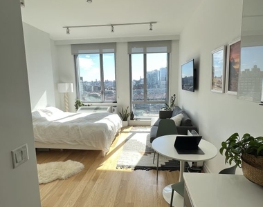 325 Kent Avenue - Photo Thumbnail 4