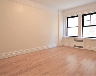 95 Christopher Street - Photo Thumbnail 3