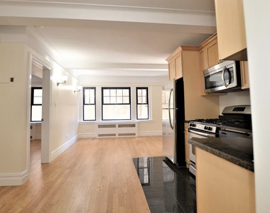 95 Christopher Street - Photo Thumbnail 1