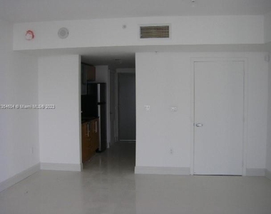 1750 N Bayshore Dr - Photo Thumbnail 1