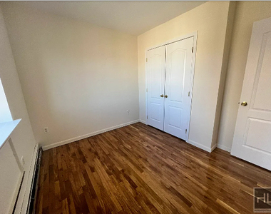 2832 Roberts Avenue - Photo Thumbnail 3