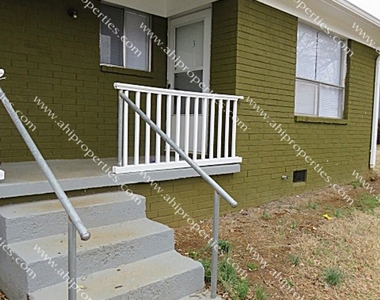 907 Stevens Court Ne - Photo Thumbnail 0