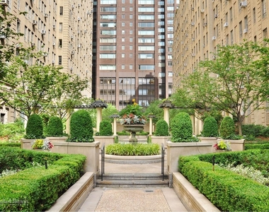 333 W 56th St - Photo Thumbnail 6