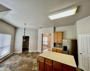 1003  Mesquite Hollow Pl - Photo Thumbnail 7