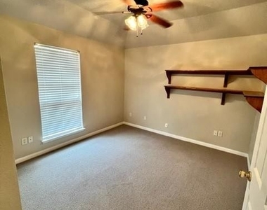 1003  Mesquite Hollow Pl - Photo Thumbnail 17