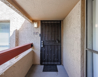 3131 W Cochise Drive - Photo Thumbnail 10