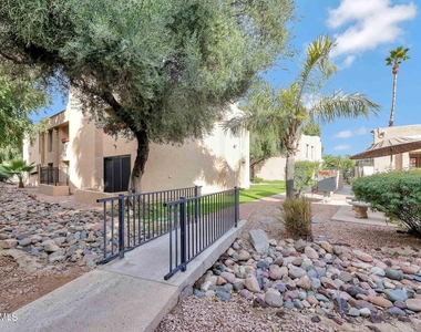 3131 W Cochise Drive - Photo Thumbnail 0