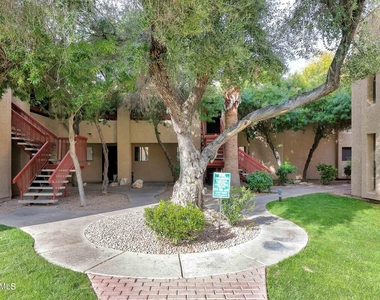 3131 W Cochise Drive - Photo Thumbnail 1