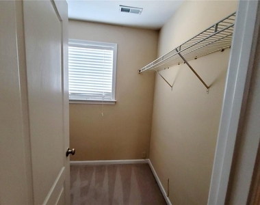 5233 Whiteoak Avenue - Photo Thumbnail 6