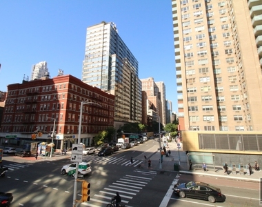 East 86th Street - Photo Thumbnail 2