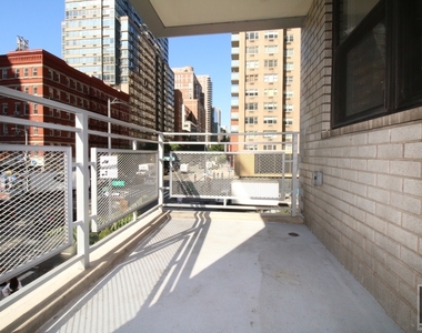 East 86th Street - Photo Thumbnail 4