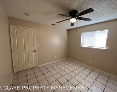 5619 Lakebend West Dr. Unit B - Photo Thumbnail 18