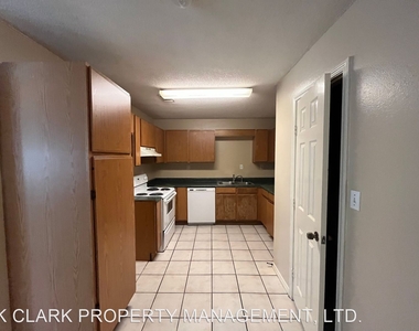 5619 Lakebend West Dr. Unit B - Photo Thumbnail 7