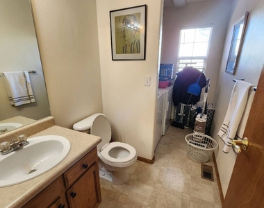 7930 Silver Maple Ln - Photo Thumbnail 4