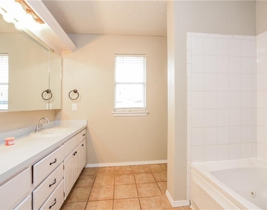 1128 Sw 132nd Street - Photo Thumbnail 10