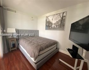 2899 Collins Ave - Photo Thumbnail 1