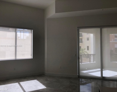 301 Altara Ave Apt 307 - Photo Thumbnail 1