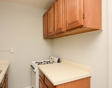 425 W. Roscoe, Unit 504 - Photo Thumbnail 2