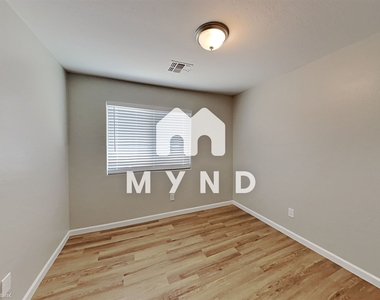 25550 W Whyman St - Photo Thumbnail 31