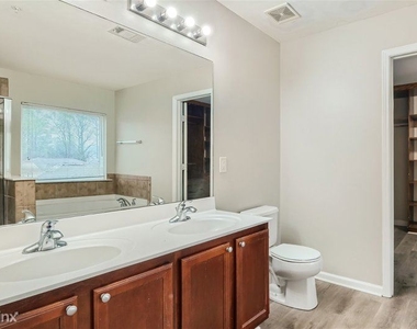 383 Roseglen Dr Nw Unit - Photo Thumbnail 12