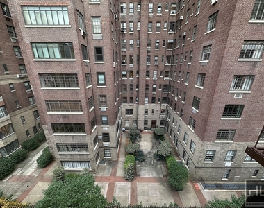 529 East 85 Street - Photo Thumbnail 6