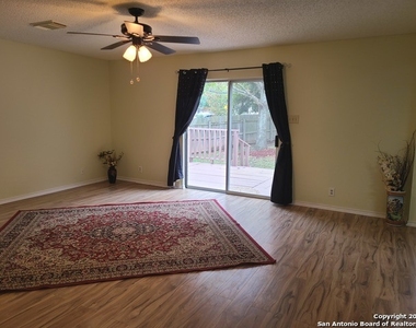 10403 Pelican Oak Dr - Photo Thumbnail 2