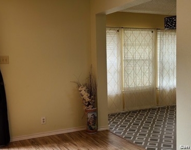 10403 Pelican Oak Dr - Photo Thumbnail 6