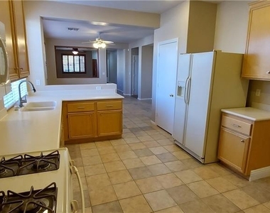 10190 Splendor Ridge Avenue - Photo Thumbnail 12