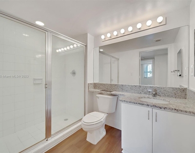 1111 Brickell Bay Dr - Photo Thumbnail 23