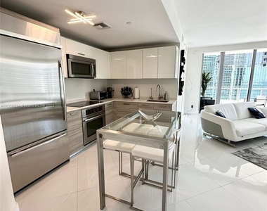 1300 Brickell Bay Dr - Photo Thumbnail 5