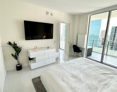 1300 Brickell Bay Dr - Photo Thumbnail 13