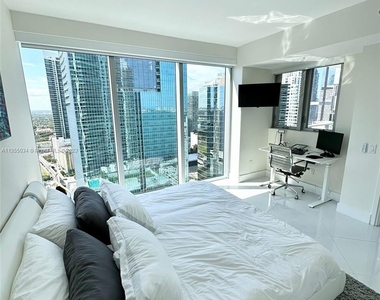 1300 Brickell Bay Dr - Photo Thumbnail 7