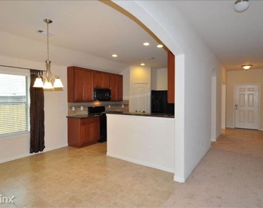 1809 Tavish Lane - Photo Thumbnail 9