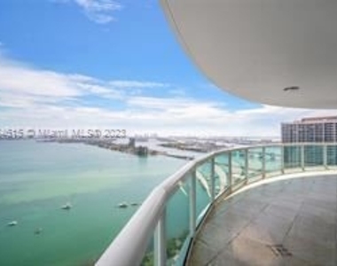 1800 N Bayshore Dr Apt 3301 - Photo Thumbnail 9