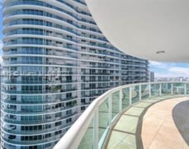 1800 N Bayshore Dr Apt 3301 - Photo Thumbnail 29